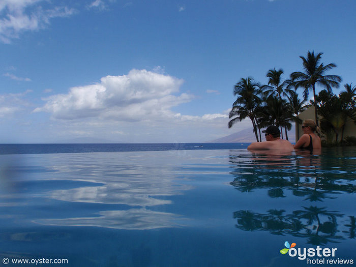 O Marriott Wailea Resort tem cinco grandes piscinas à beira-mar e duas banheiras de hidromassagem, incluindo uma nova piscina infinita exclusiva para adultos com cabanas flutuantes.