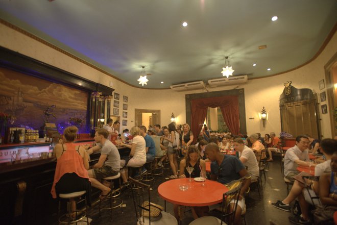 El Floridita, un bar una vez popular con Hemmingway, es una excepción notable.