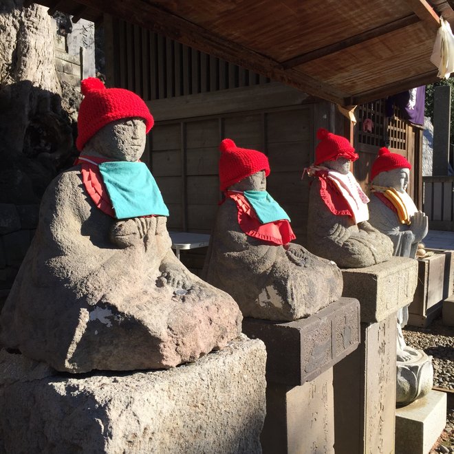 Statues de Jizo au temple de Naritasan; Photo gracieuseté de Kyle Valenta.