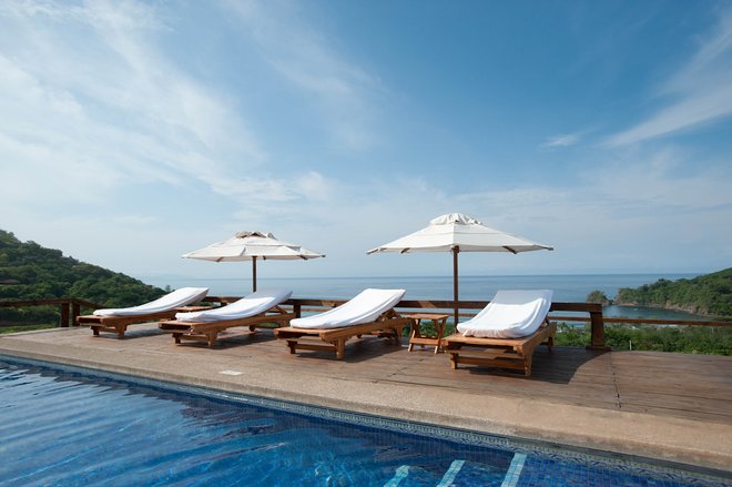 The Infinity Pool en el Hotel Punta Islita, Costa Rica / Oyster