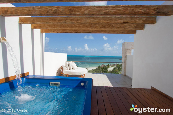 This killer suite features the ocean-facing plunge pool on its roof deck.