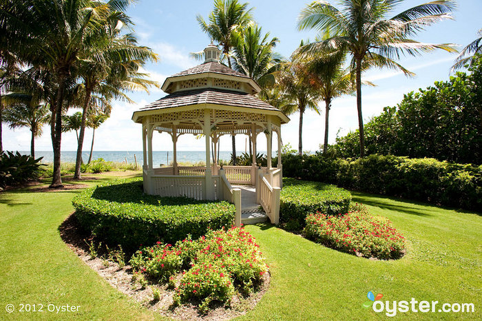 O gazebo à beira-mar no Ritz-Carlton Key Biscayne é um local encantador para dizer