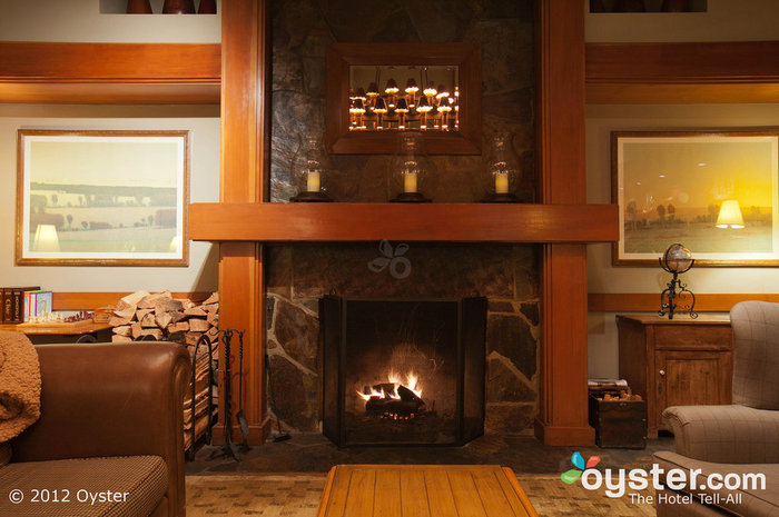 A rustic-luxe honeymoon in the Pacific Northwest wouldn't be complete without a night spent by the fire.