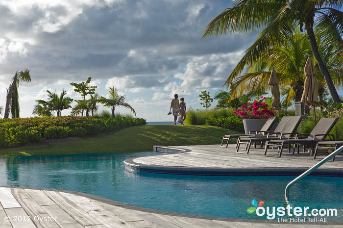 Com três piscinas no resort, os casais terão muitos lugares para escapar durante a sua estadia.