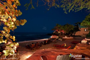 A praia do hotel de Jake na costa sul da Jamaica