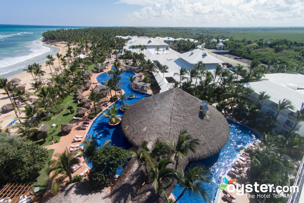 Vue aérienne de l'excellence Bar de la piscine de Punta Cana