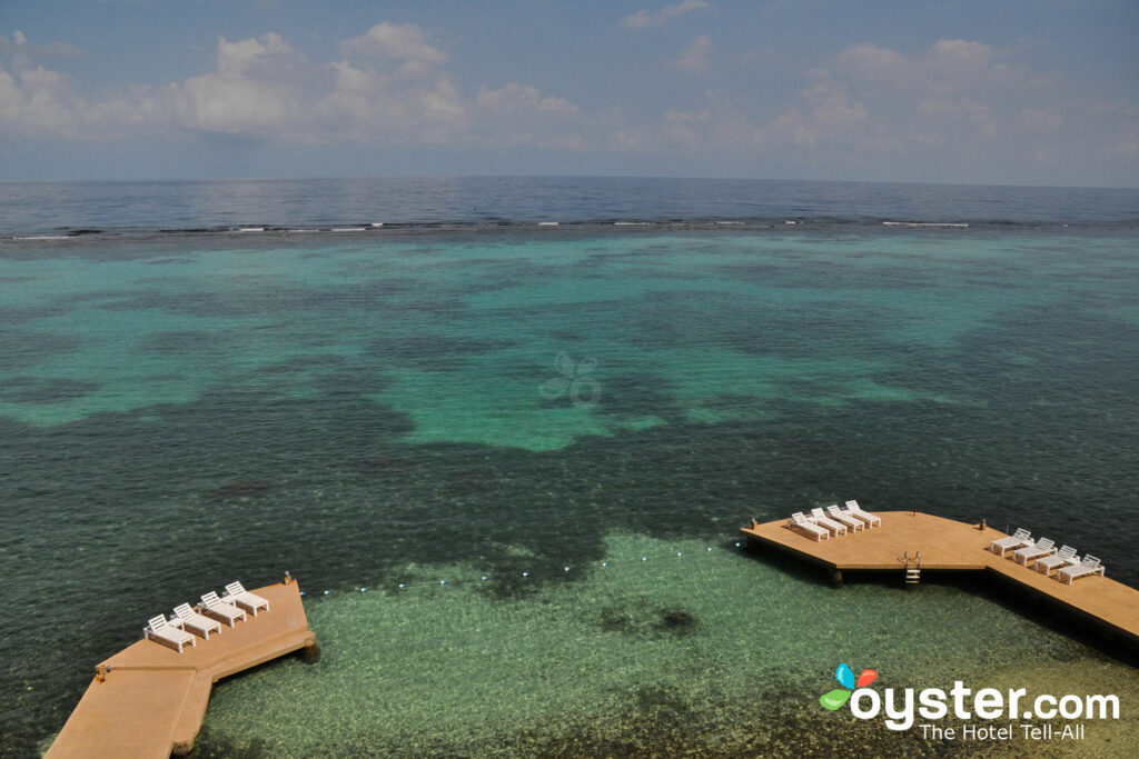 Strand im Moxons Beach Club, Ocho Rios, Jamaica / Oyster