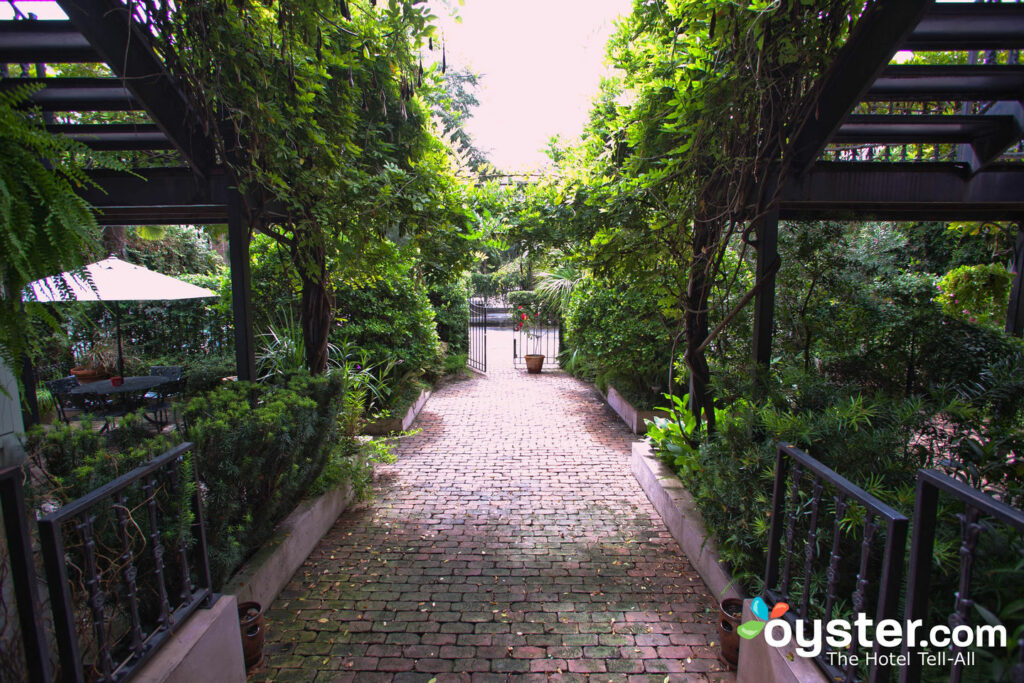 Os jardins da Dresser Palmer House são ideais para um casamento tranquilo e intimista.