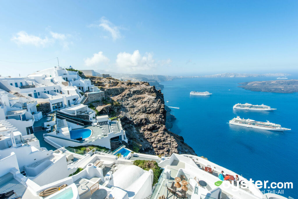 Vue depuis les studios et suites Aeolos à Santorin