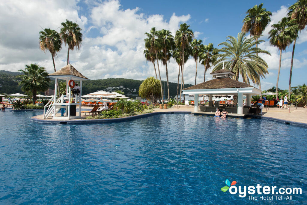 A piscina principal no Moon Palace Jamaica Grande / Oyster