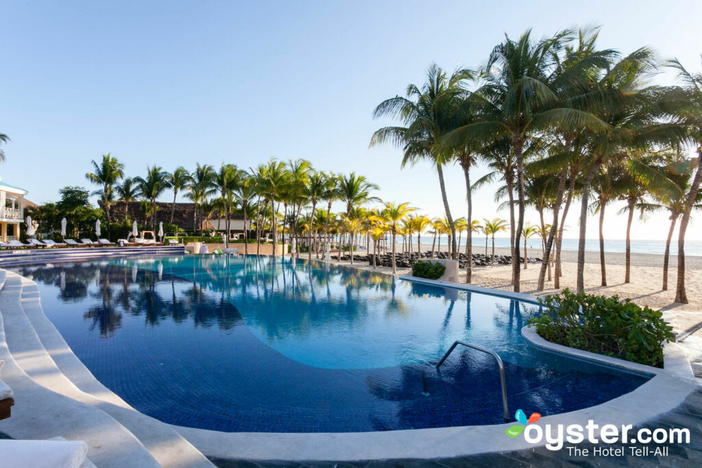 Piscine principale du Royal Hideaway Playacar, Playa del Carmen / Oyster