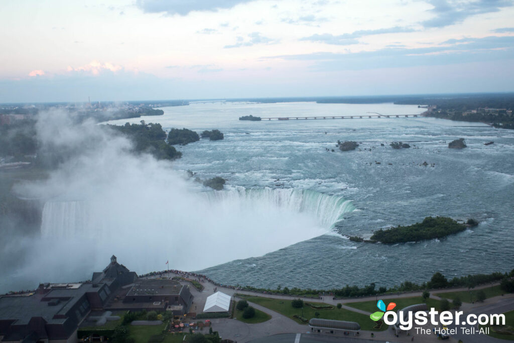 Cascate del Niagara da The Tower Hotel / Oyster