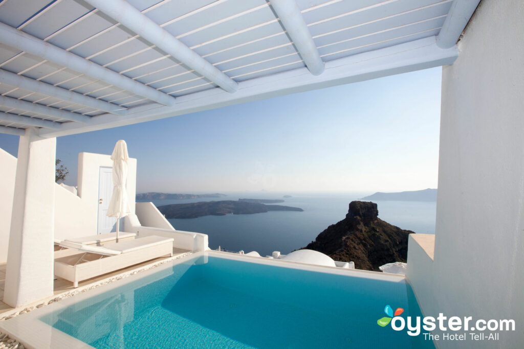 Vue depuis la suite de la piscine au Astra Suites à Santorin, Grèce