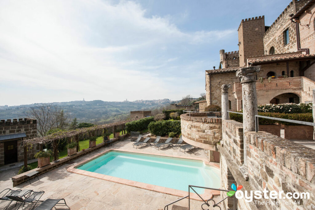 Schwimmbad im Castello di Monterone