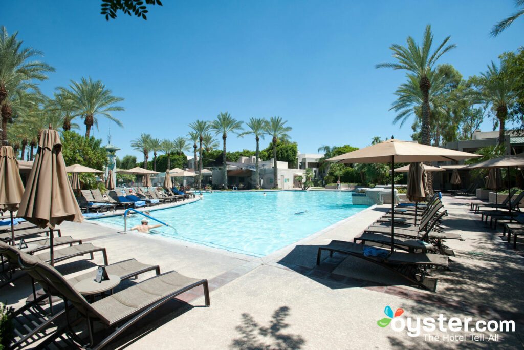 La piscina dell'Arizona Biltmore, un Waldorf Astoria Hotel.