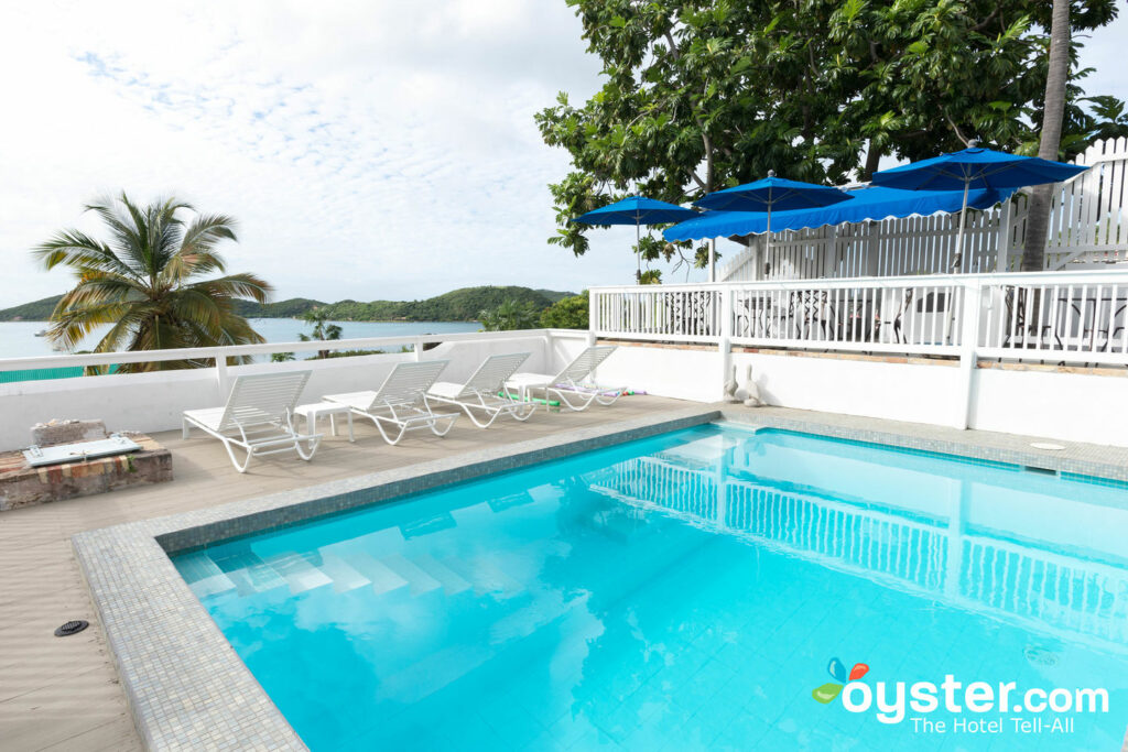 Vista dalla piscina del Bed and Breakfast Inn At Home In The Tropics