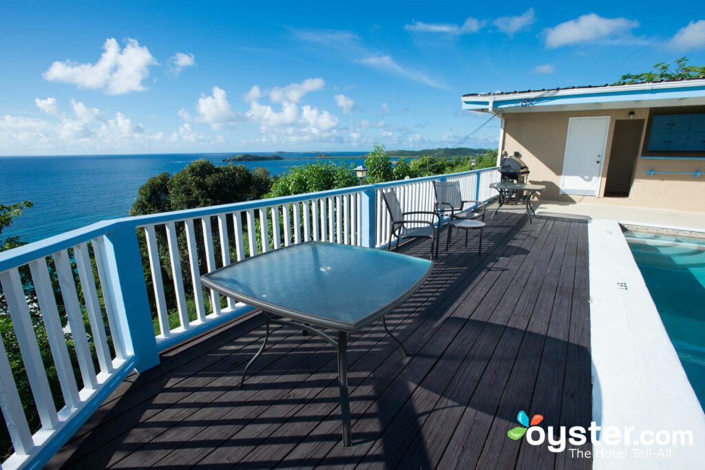 Vista dalla piscina del Paradise Cove Oceanfront Villas & Suites