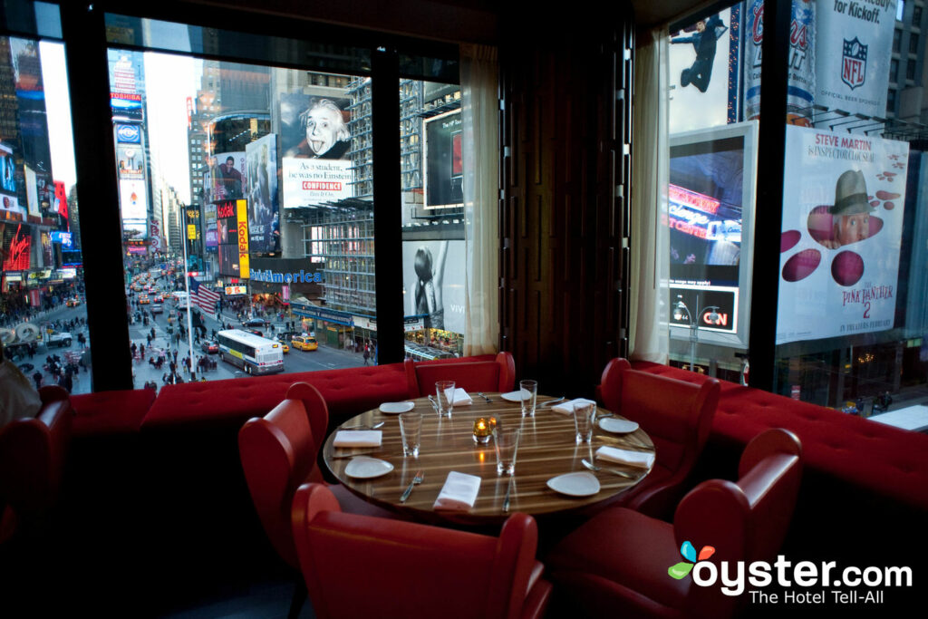 Restaurante e Lounge Two Times Square no Renaissance New York Times Square Hotel