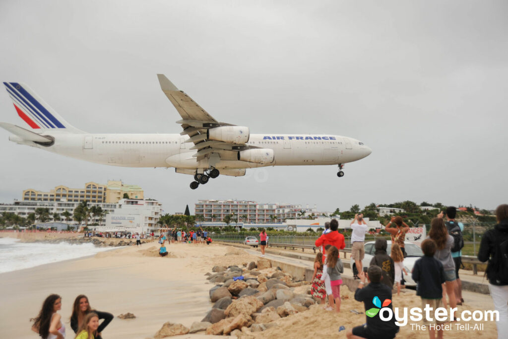 Princess Juliana International Airport, St. Martin/St. Maarten/Oyster