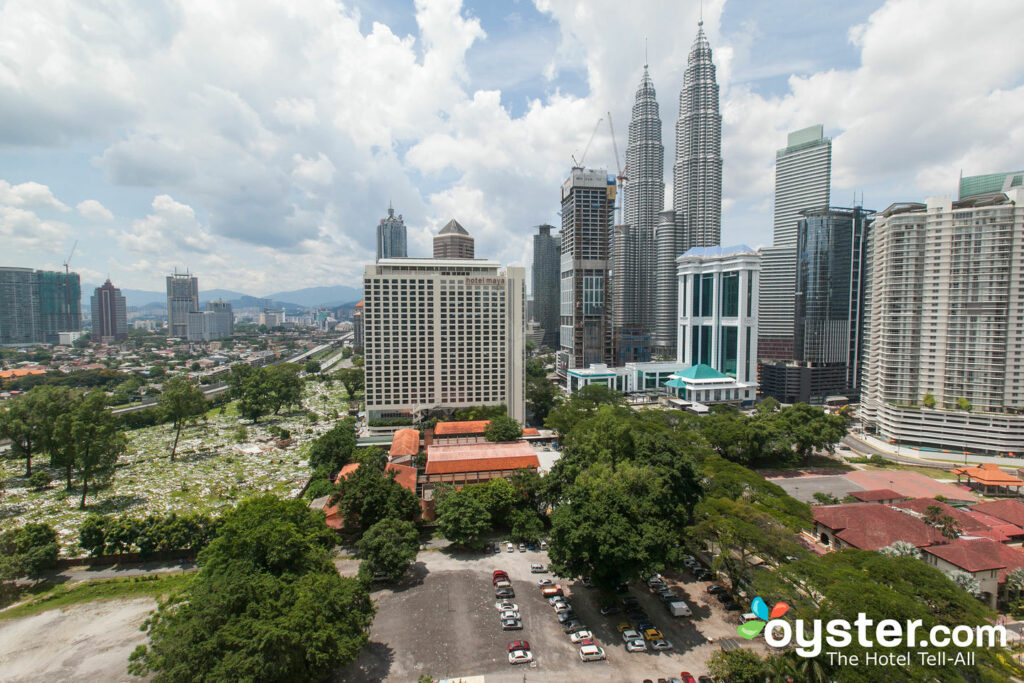 La Chambre Supérieure - Vue sur la Tour au Renaissance Kuala Lumpur Hotel / Oyster