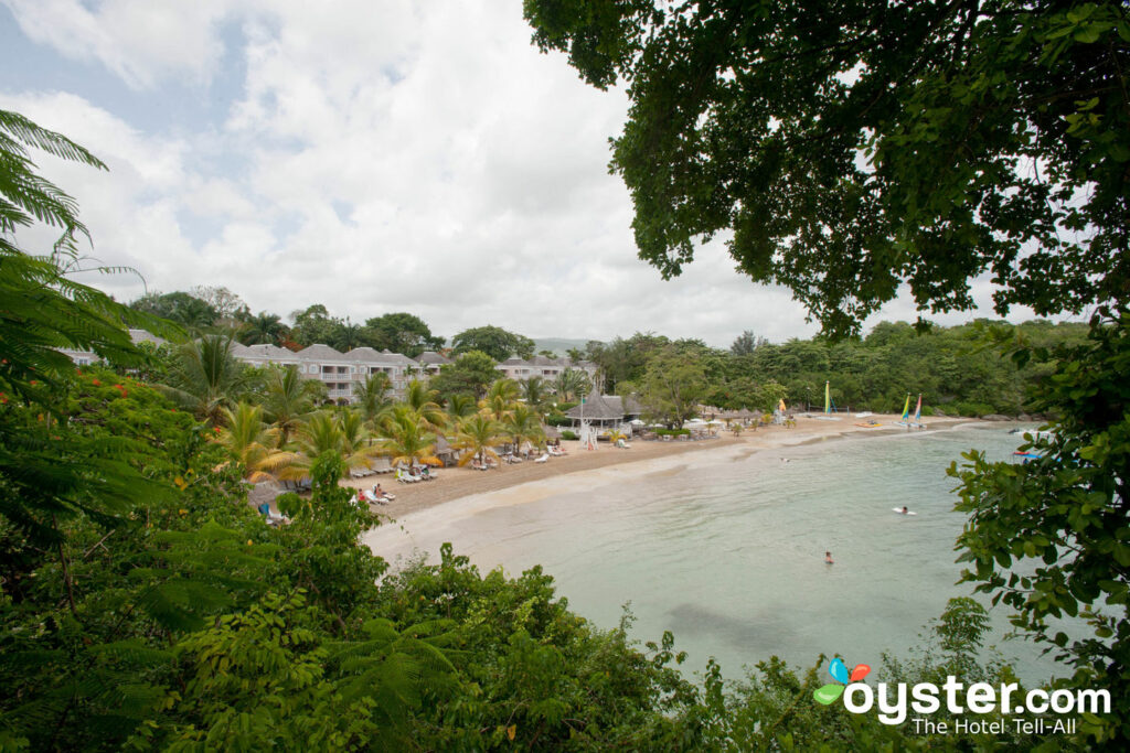 Vista a la playa en Parejas San Souci / Oyster