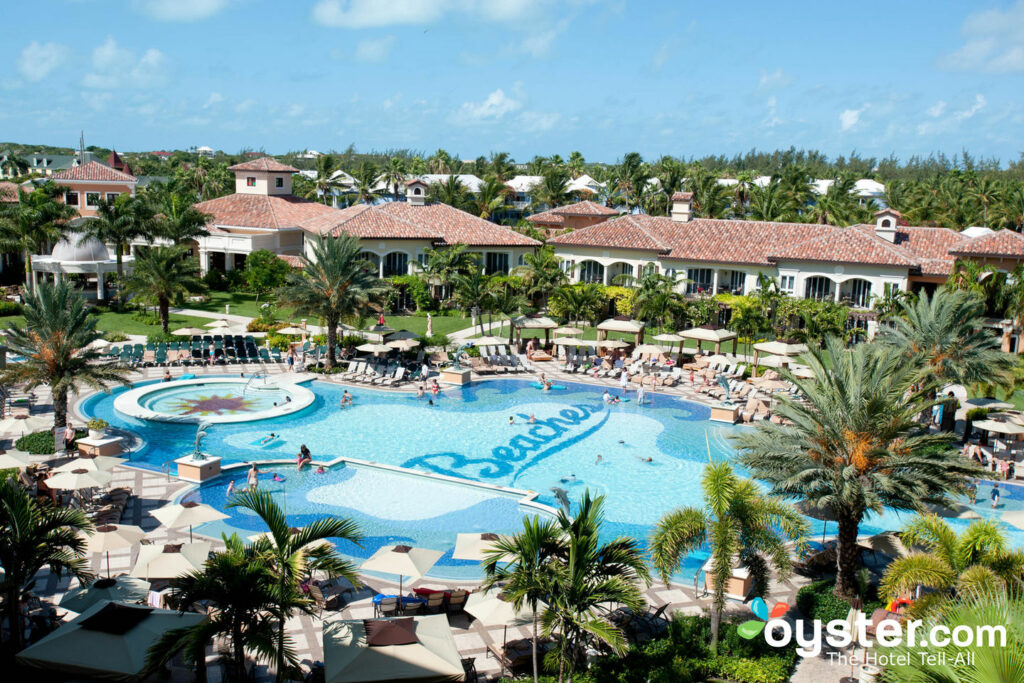 Pueblo italiano en las playas Turks and Caicos Resort Villages and Spa / Oyster