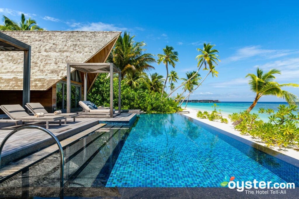 Die Strandvilla mit zwei Schlafzimmern im St. Regis Maldives Vommuli Resort