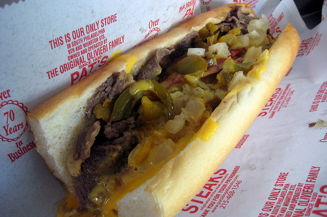 Original Philly Cheesesteak von Pats King of Steak; Bildnachweis : Flickr.com/wallyg