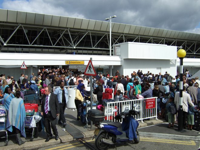 Flughäfen werden überrannt, wenn sie wieder öffnen. Foto mit freundlicher Genehmigung von Ricoeurian, Flickr