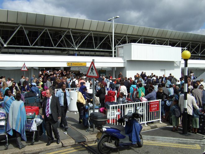 Les aéroports seront envahis lorsqu'ils rouvriront. Photo gracieuseté de ricoeurian, Flickr