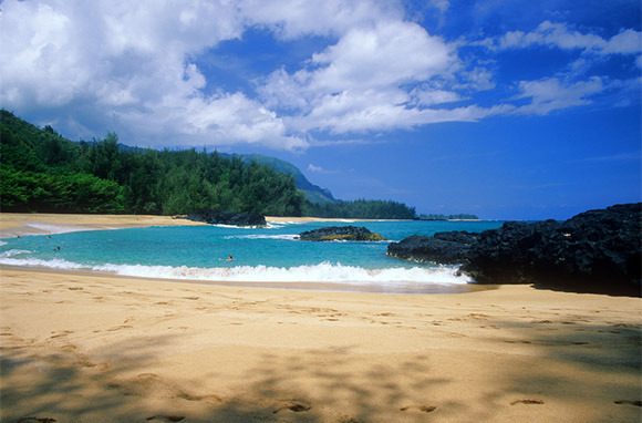 Foto: Lumahai Beach über Shutterstock