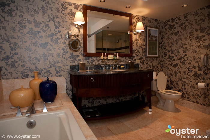 Sexiest Hotel Bathrooms In Las Vegas