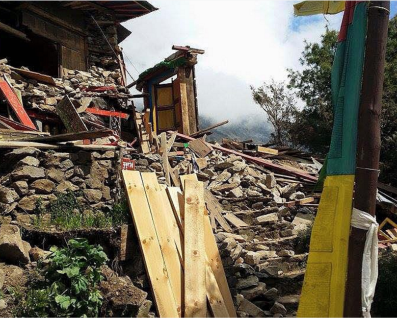 Danni subiti nella regione del Nepal dell'Everest in seguito al terremoto dell'aprile 2015