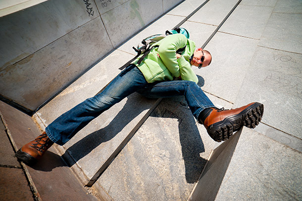 Photo: Man wearing hiking attire via Shutterstock