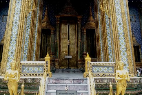 O Wat Phra Kaew no complexo Grand Palace de Banguecoque