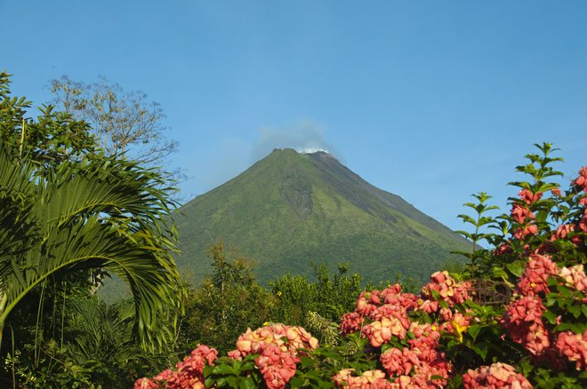 Volcán Arenal, con uno de los conos volcánicos más perfectos del mundo