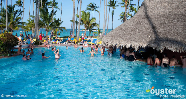 O Barcelo Bavaro Palace: tudo o que você pode beber e uma praia espetacular por apenas US $ 151 a noite!