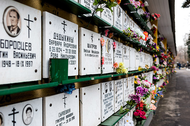 (Foto: Moskauer Friedhof über Vlad Ozerov / Shutterstock.com)