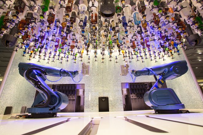 Die Bionic Bar auf Quantum von Royal Caribbean; Foto: Königliche Karibik