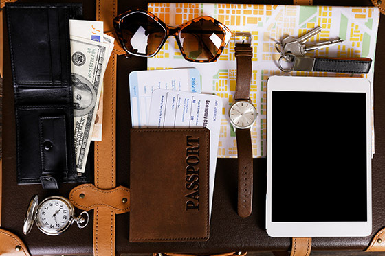 Photo: Flat Lay d'articles de voyage via Shutterstock