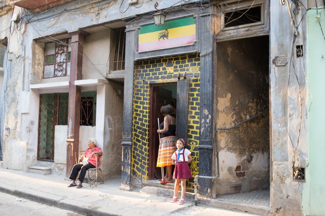 Você pode visitar a família em Cuba até três gerações removidas.