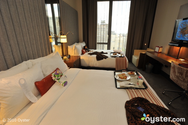 Zimmer mit Queensize-Bett im Eventi Hotel