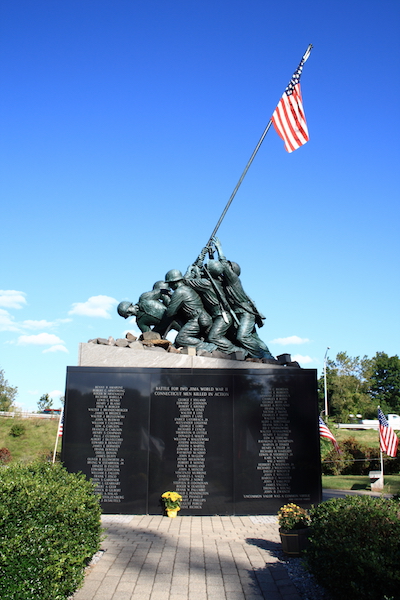 Sculpture commémorative au Mémorial national Iwo Jima (Avec la permission de: Wikimedia Commons )