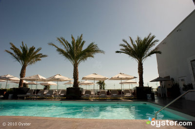 Piscina en el London West Hollywood