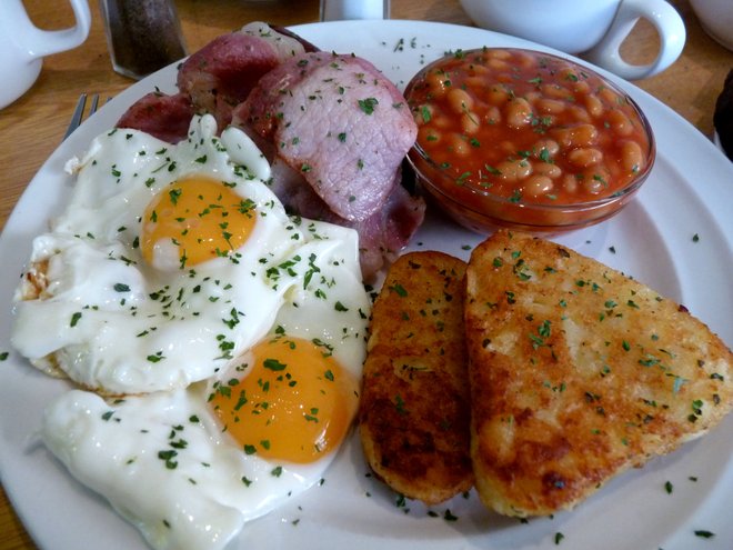 Un desayuno irlandés (ligeramente incompleto) - foto cortesía de Irish Jaunt .