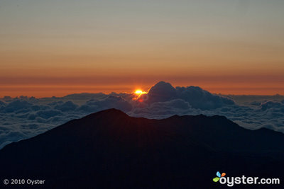Guarda un alba sul cratere Haleakala