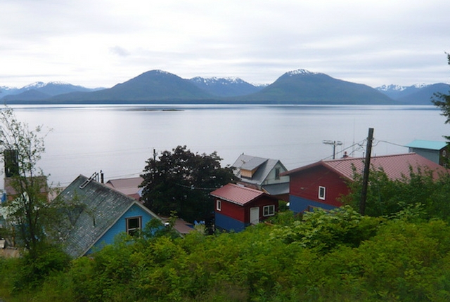 A pequena cidade do Alasca de Tenakee Springs.