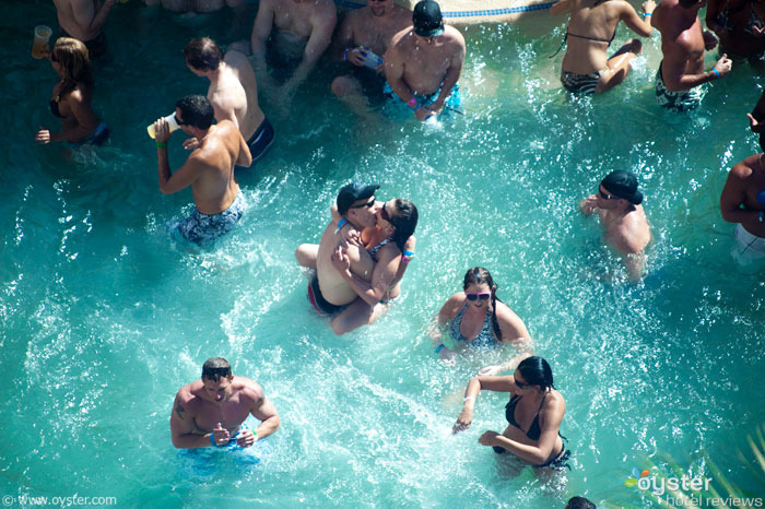 Sexy Las Vegas Pool Parties