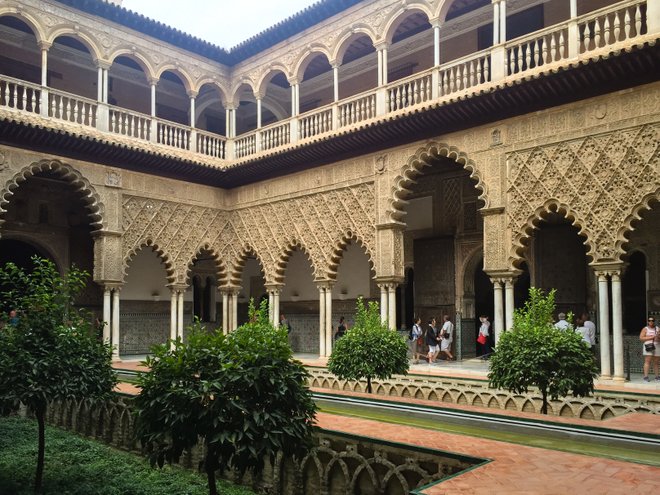 Meu tour em grupo não incluiu uma parada no Alcazar em Sevilha, então nós abandonamos o grupo e o exploramos sozinhos.