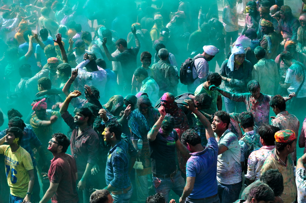 Imagen de la celebración de Holi cortesía de Abhijit Kar Gupta